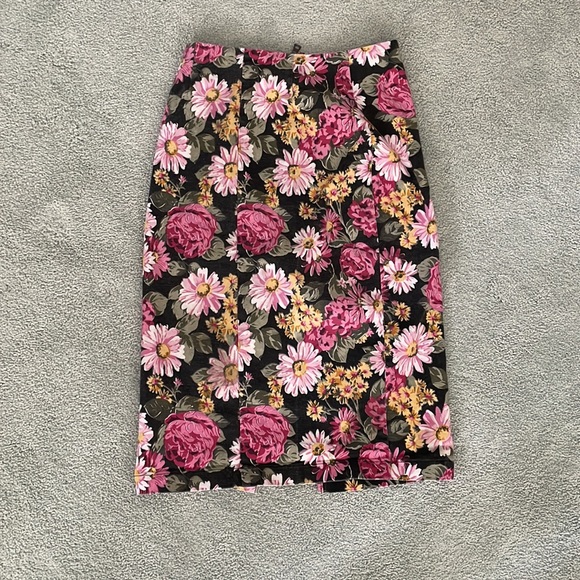 Reformation pink floral zip front pencil skirt - Picture 3 of 9